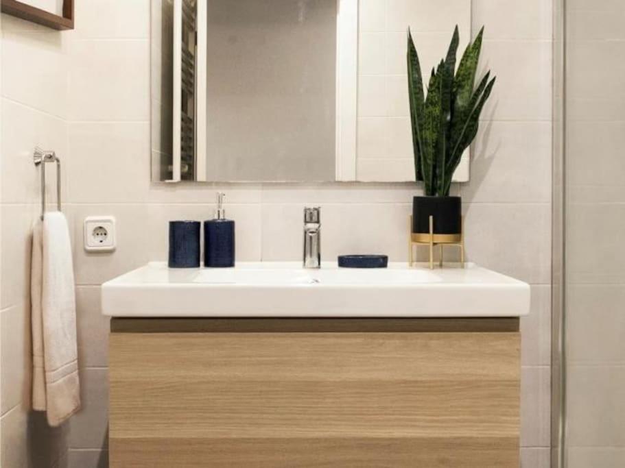Oasis Sagrada Familia Apartment Barcelona Ngoại thất bức ảnh